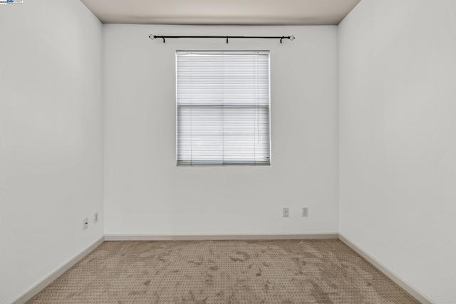 710 City Walk Pl, Hayward CA: https://media.crmls.org/mediaz/794a903e-074d-420e-ba88-e8b952f733a7.jpg