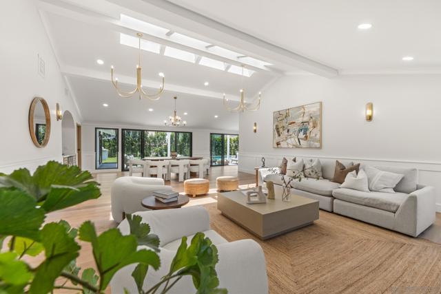 2975 Woodford Drive, La Jolla CA: https://media.crmls.org/mediaz/794b57d4-7aaa-4f99-8b2f-fe0ccf198cef.jpg