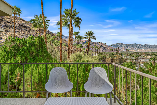 2002 Southridge Drive, Palm Springs, CA 92264