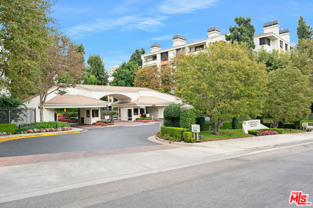 2142 Century Park Lane, Los Angeles CA: https://media.crmls.org/mediaz/794b758b-5e96-46a5-b199-b3eefc9edbfa.jpg