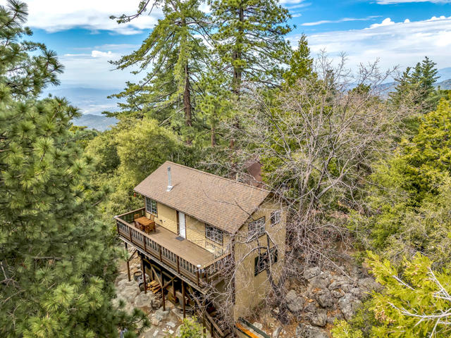 52365 Pine Ridge Road, Idyllwild CA: https://media.crmls.org/mediaz/794c589b-8150-436c-97dd-e7819bcb7fcb.jpg