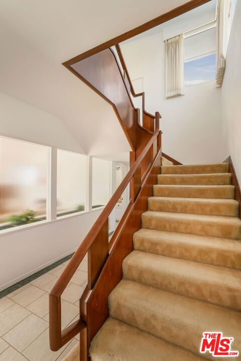 810 Franklin Street, Santa Monica CA: https://media.crmls.org/mediaz/794c66a7-6d12-402b-a3a1-9def82dbbc71.jpg