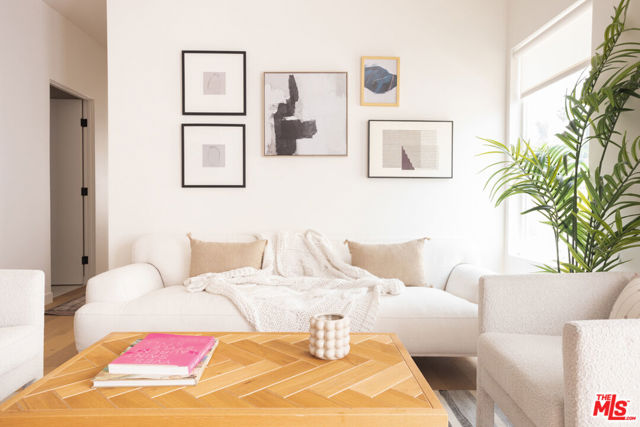 1617 1/4 Micheltorena Street, Los Angeles CA: https://media.crmls.org/mediaz/794d2500-a474-42fa-b2bc-58932f07cac6.jpg