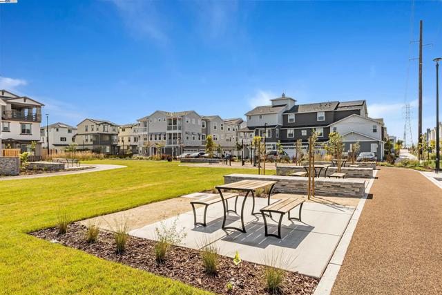 37389 Salt Grass Rd, Newark CA: https://media.crmls.org/mediaz/794d9991-f493-4d64-b2c9-91602e68de35.jpg