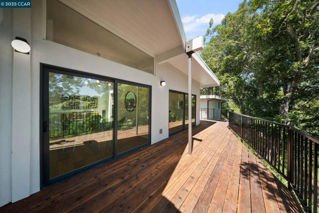 233 Melody Ln, Orinda CA: https://media.crmls.org/mediaz/794dd804-ff1e-4cec-9c9a-912f08d7ff65.jpg