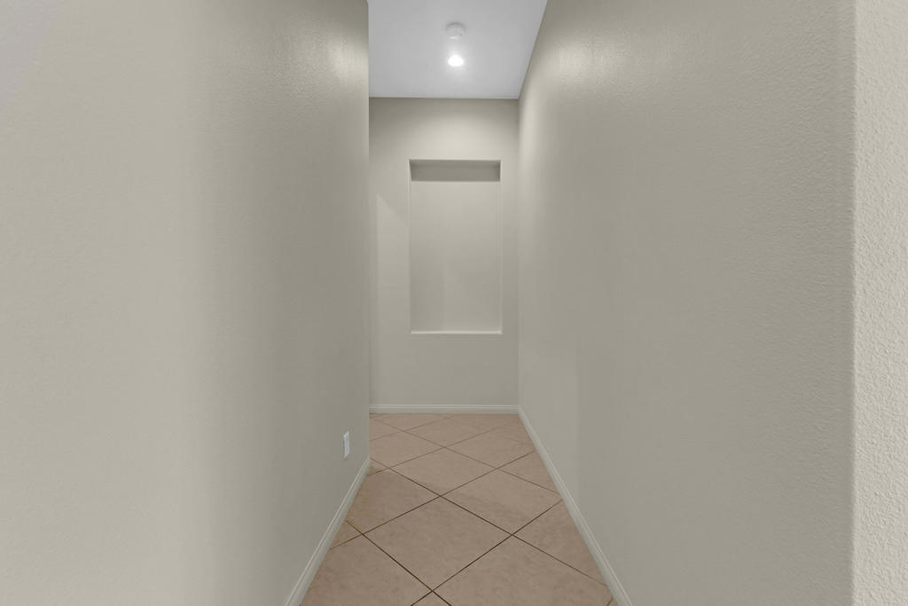 https://media.crmls.org/mediaz/794e1d51-4329-4c21-9f4d-1be8873b20ad.jpg?preset=X-Large