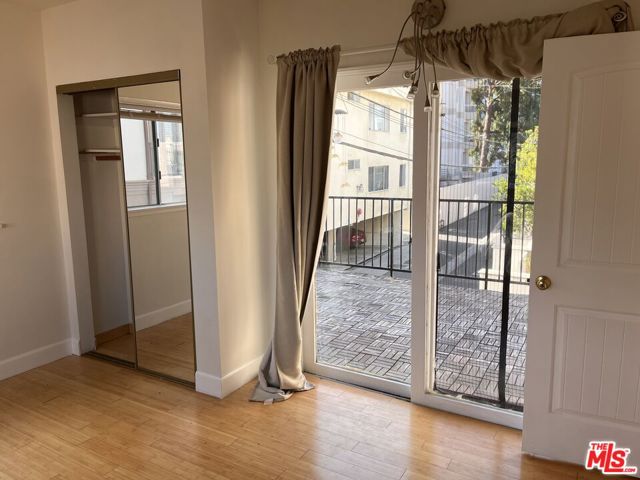 133 S Elm Drive, Beverly Hills CA: https://media.crmls.org/mediaz/794f1a1e-771e-484a-9834-df19ce7ce01d.jpg