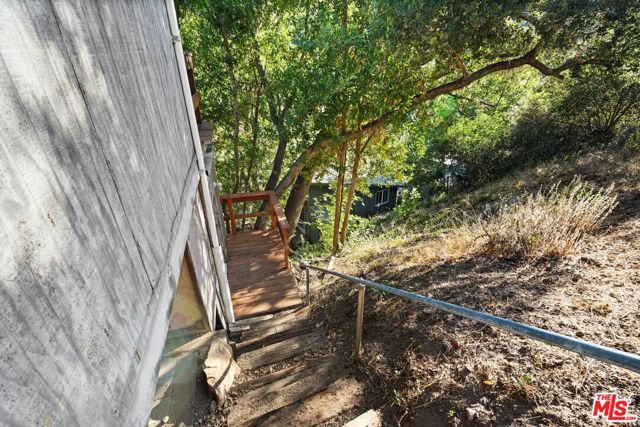 860 Old Topanga Canyon Road, Topanga CA: https://media.crmls.org/mediaz/794f50ec-b55a-4094-b332-93178b3854a5.jpg