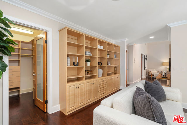 2771 Claray Drive, Los Angeles CA: https://media.crmls.org/mediaz/794fc44f-05f3-4be3-9c3d-c6834a7af67f.jpg