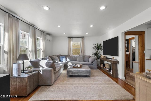 5429 Fairview Place, Agoura Hills CA: https://media.crmls.org/mediaz/7950357a-65ed-44d2-8ddc-1dd506295335.jpg