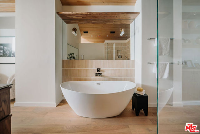 3440 Cattaraugus Avenue, Culver City CA: https://media.crmls.org/mediaz/79503bf9-560d-4cbd-854a-871aaaf0713a.jpg