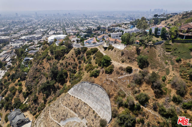 1842 N Crescent Heights Boulevard, Los Angeles CA: https://media.crmls.org/mediaz/7950468d-9b48-49df-94d2-d7b3866982f7.jpg