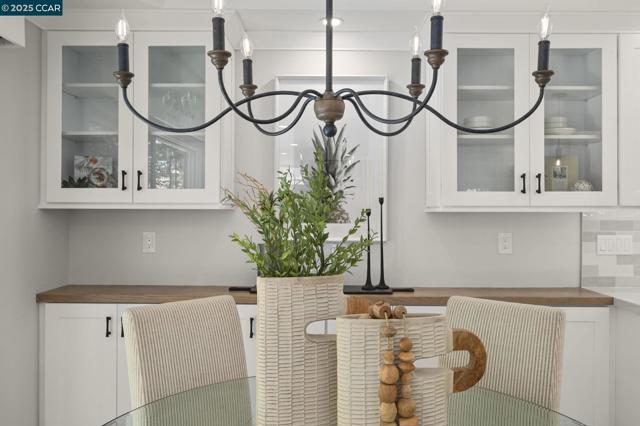 3209 Golden Rain Rd, Walnut Creek CA: https://media.crmls.org/mediaz/79507a03-c121-4524-81e9-eb79efedd84f.jpg