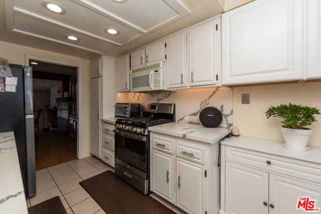 9041 Van Nuys Boulevard, 210 photo 16