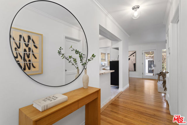 1016 Indiana Court, Venice CA: https://media.crmls.org/mediaz/795129d4-0cd2-4614-a7bb-076e90257885.jpg