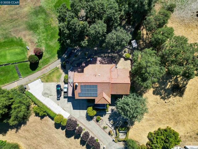 643 Old Course Ct, Valley Springs CA: https://media.crmls.org/mediaz/79512c44-f340-40f3-a400-a92bc49e431f.jpg