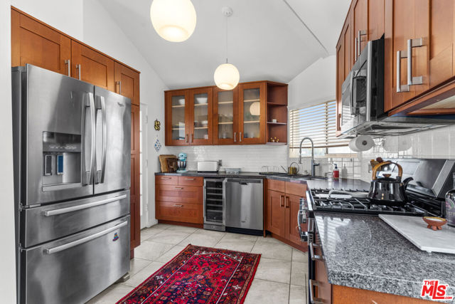 3501 Esplanade, Marina del Rey CA: https://media.crmls.org/mediaz/795177a8-ee87-4009-a317-043ff38fb7e8.jpg