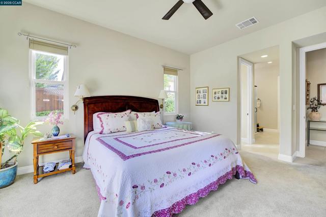 1648 Chianti Ln, Brentwood CA: https://media.crmls.org/mediaz/7951f30b-93ac-4c0a-80ad-bb51db28df3e.jpg