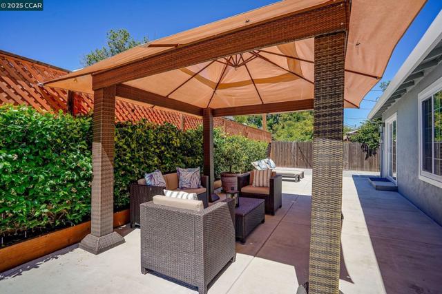 3979 Beechwood Court, Concord CA: https://media.crmls.org/mediaz/79520dde-64d3-43e5-b9a4-f3c012ff303e.jpg
