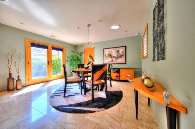 6291 Calle Fuego, Pleasanton CA: https://media.crmls.org/mediaz/79526b03-7182-4ad8-ba90-308912da26f4.jpg