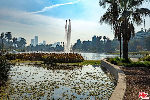 1016 Laguna Avenue, Los Angeles CA: https://media.crmls.org/mediaz/7953a258-3b2e-44cc-aa64-5bc1c0fb4c0c.jpg