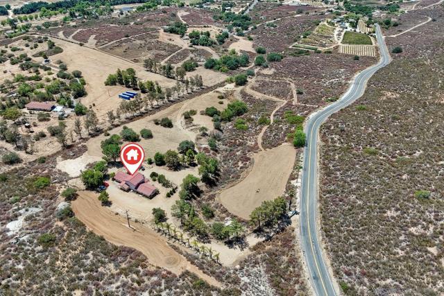 25861 E Old Julian Hwy, Ramona CA: https://media.crmls.org/mediaz/7953b436-7dd4-4c0a-b6a6-377af9dac8c8.jpg