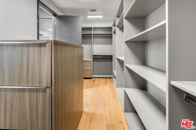 616 N FULLER Avenue, Los Angeles CA: https://media.crmls.org/mediaz/7953c686-a129-497f-b2e7-951939a6fc9d.jpg