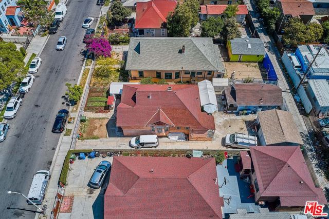 956 E 24th Street, Los Angeles CA: https://media.crmls.org/mediaz/7953e306-ca99-4051-90ef-636a2b3a33b9.jpg