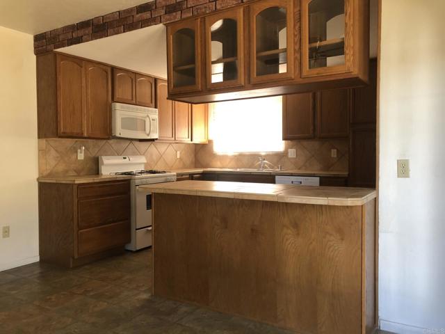 1681 E Mission Avenue, Escondido CA: https://media.crmls.org/mediaz/79543f5c-c5c3-4323-87f3-83954fd9e6d0.jpg