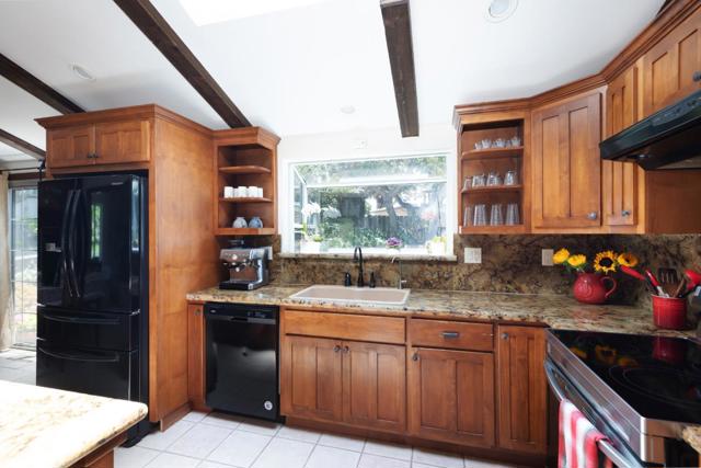 14892 Blue Oak Place, Salinas CA: https://media.crmls.org/mediaz/795524e7-0b81-423a-b7e9-a806aef08dbb.jpg