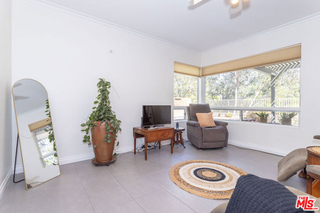 27350 Landon Place, Valencia CA: https://media.crmls.org/mediaz/79556b22-2ef2-40bd-b52e-f513b69232cb.jpg