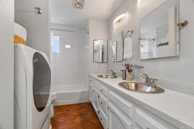 374 Orange Avenue, Coronado CA: https://media.crmls.org/mediaz/7955d415-2667-4a8a-b5da-77852b2210b1.jpg