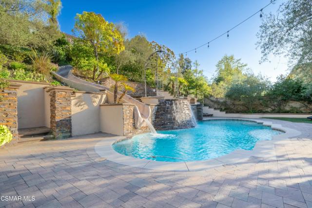 483 Via Merla, Newbury Park CA: https://media.crmls.org/mediaz/7955daa9-38dc-4db8-a587-06d347657899.jpg