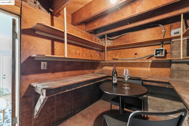 1057 Arlington Blvd, El Cerrito CA: https://media.crmls.org/mediaz/795620d1-ca93-40fa-993d-95f2a2347879.jpg