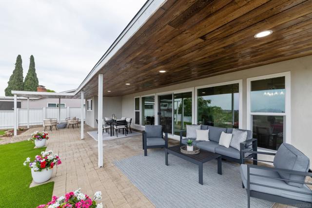 6673 Del Cerro Blvd, San Diego CA: https://media.crmls.org/mediaz/7956429c-7ce5-4a42-85c1-c60c946d20f5.jpg