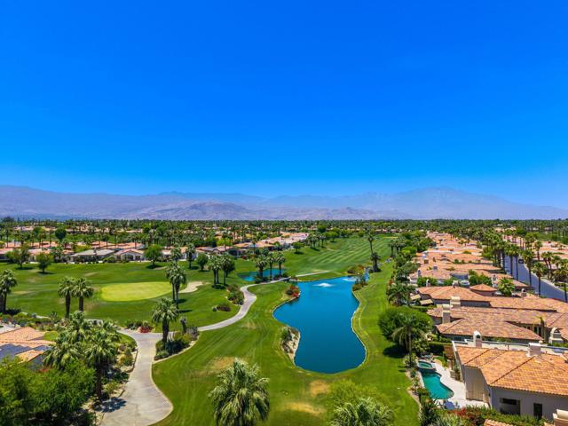 945 Hawk Hill Trail, Palm Desert CA: https://media.crmls.org/mediaz/7956d110-378b-4197-82de-7381ff5756d9.jpg