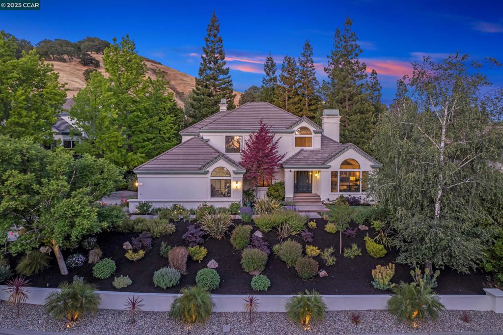 40 Oak Trail Ct