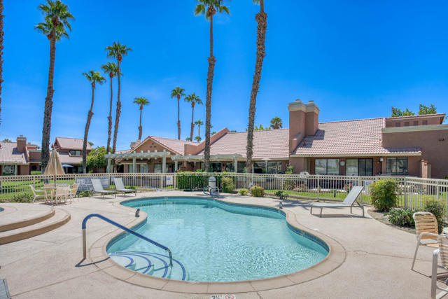 42740 Sand Dune Drive, Palm Desert CA: https://media.crmls.org/mediaz/7957907d-5910-4a64-b065-e7f131a078f6.jpg