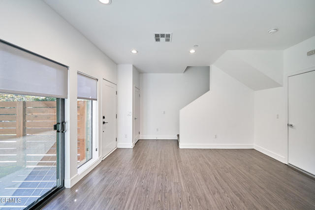 Detail Gallery Image 9 of 42 For 4201 Pennsylvania Ave #C2,  Glendale,  CA 91214 - 4 Beds | 4 Baths