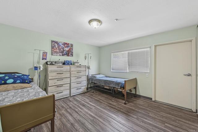 Detail Gallery Image 5 of 74 For 5979 Harps Ct, San Diego,  CA 92114 - – Beds | – Baths