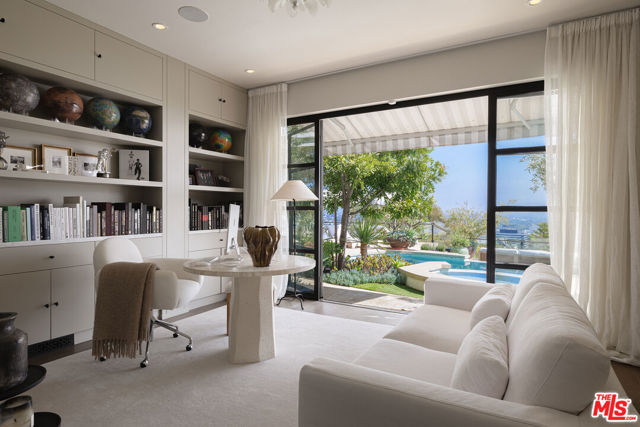 7100 La Presa Drive, Los Angeles CA: https://media.crmls.org/mediaz/795860ea-ce4a-40b5-89d1-173d716e4c15.jpg