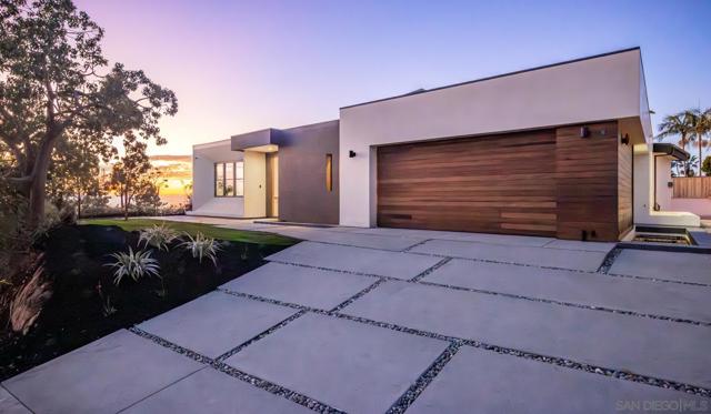 722 Amphitheatre Dr, Del Mar CA: https://media.crmls.org/mediaz/7958ba68-e665-4ebf-b179-51f6f465f71c.jpg