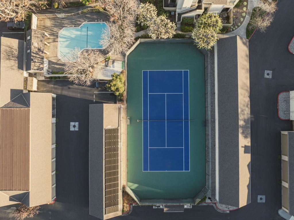 https://media.crmls.org/mediaz/7958c8e5-98ae-4ae8-8a74-2c94721ce8a7.jpg?preset=X-Large