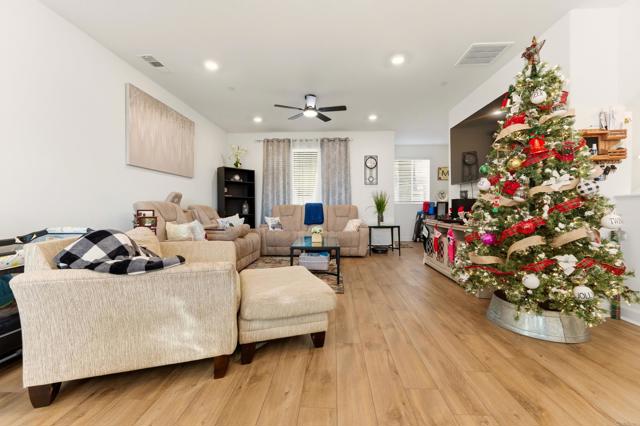 Detail Gallery Image 18 of 46 For 796 Makani St #3,  Chula Vista,  CA 91911 - 4 Beds | 3/1 Baths