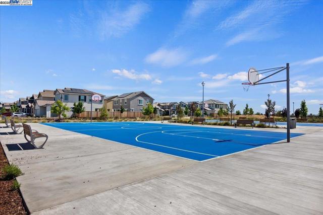 5352 Guenoc Valley Ln, Antioch CA: https://media.crmls.org/mediaz/795968f5-b831-4aa2-8643-0dce419a173d.jpg