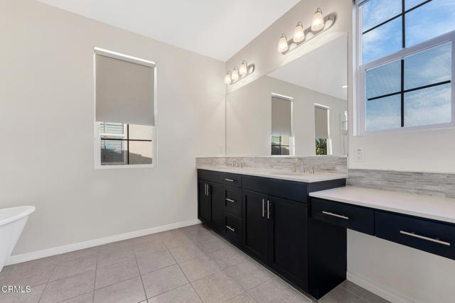 Detail Gallery Image 4 of 34 For 260 Townsite Promenade, Camarillo,  CA 93010 - 3 Beds | 2/1 Baths