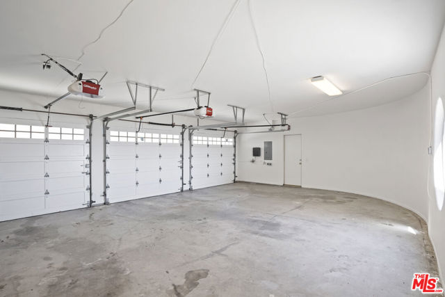 32215 Pacific Coast Highway, Malibu CA: https://media.crmls.org/mediaz/79599510-af18-4ed0-888f-bc6d17b52bdd.jpg