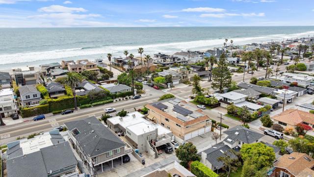 1943 45 Coast Blvd, Del Mar CA: https://media.crmls.org/mediaz/7959c034-4985-4ba4-a634-c7b95f9a4488.jpg