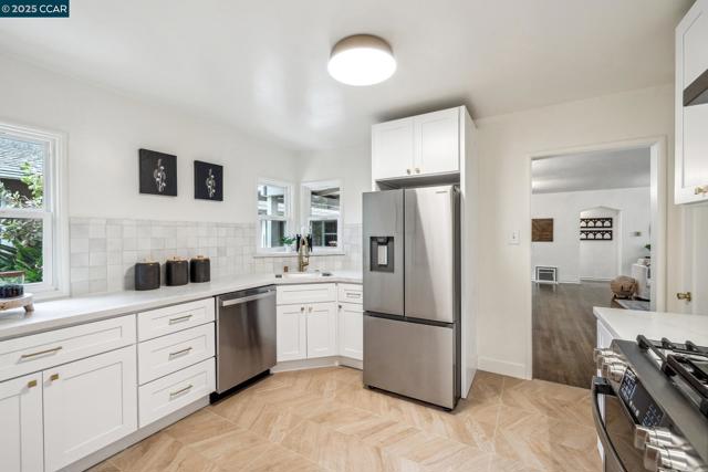 5810 Estates Dr, Oakland CA: https://media.crmls.org/mediaz/7959cbf9-d740-40a4-954a-0c3c327a16d4.jpg