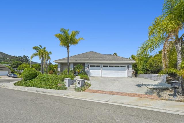 1176 LA SOMBRA Drive, San Marcos CA: https://media.crmls.org/mediaz/795a11a8-31fe-4981-99d9-dccfead5761f.jpg